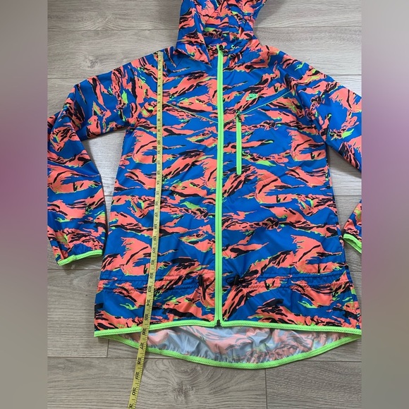 Nike Women's Packable Camouflage Trail Running Jacket - Picture 11 of 13